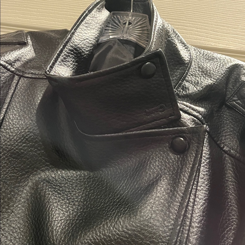The viral leather jacket (not leather) - Picture 4 of 7